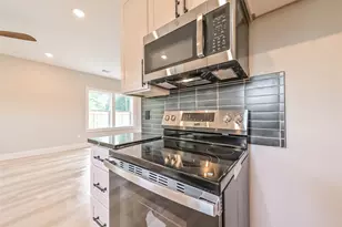 4723 Mallow St, Houston, TX 77033 - Photo 15