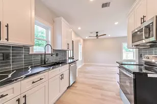 4723 Mallow St, Houston, TX 77033 - Photo 17