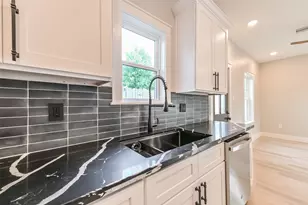 4723 Mallow St, Houston, TX 77033 - Photo 13