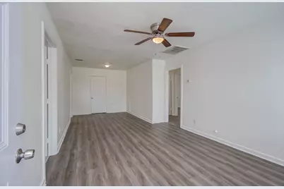 5213 Malmedy Road, Houston, TX 77033 - Photo 11