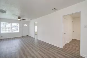 5213 Malmedy Rd, Houston, TX 77033 - Photo 9