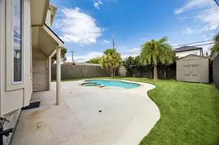 725 E 13th 1/2 St, Houston, TX 77008 - Photo 29