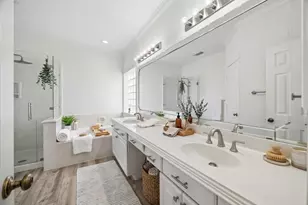 725 E 13th 1/2 St, Houston, TX 77008 - Photo 9