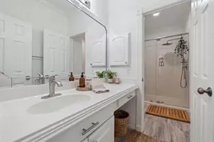 725 E 13th 1/2 St, Houston, TX 77008 - Photo 35