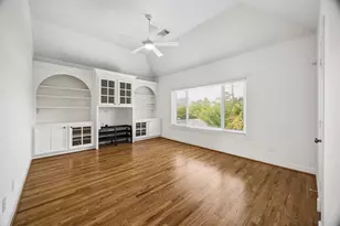725 E 13th 1/2 St, Houston, TX 77008 - Photo 13