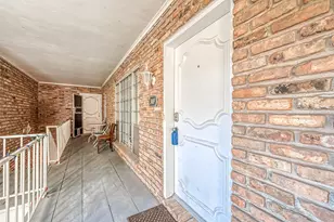 2201 Fountain View Dr, Houston, TX 77057 - Photo 1