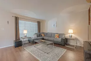 2201 Fountain View Dr, Houston, TX 77057 - Photo 9