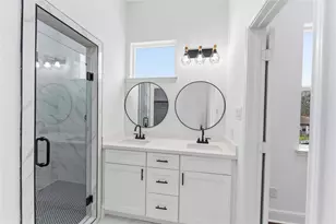 4125 Clover St, Houston, TX 77051 - Photo 9