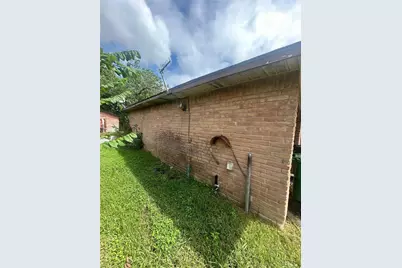 5502 Maywood Dr, Houston, TX 77053 - Photo 9