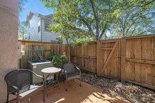 880 Tully Rd, Houston, TX 77079 - Photo 25