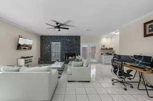 880 Tully Rd, Houston, TX 77079 - Photo 5