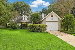 910 Country Pl Blvd, Pearland, TX 77584 - Photo 1