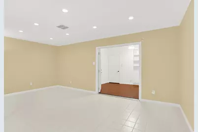 1870 Saxony Lane, Nassau Bay, TX 77058 - Photo 7