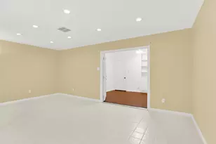 1870 Saxony Ln, Nassau Bay, TX 77058 - Photo 7