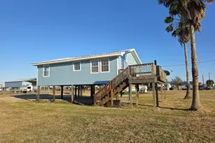 405 Blue Water Blvd, Sargent, TX 77414 - Photo 3