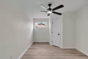 215 Sparkling Water Dr, Huffman, TX 77336 - Photo 17