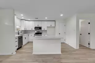 215 Sparkling Water Dr, Huffman, TX 77336 - Photo 5