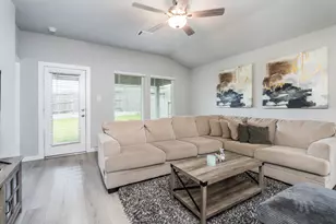 219 Charles Rdg Dr, Conroe, TX 77316 - Photo 5