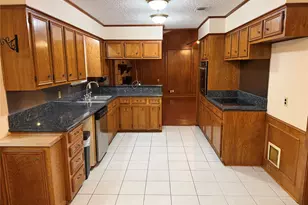 913 Cannan Dr, Angleton, TX 77515 - Photo 5