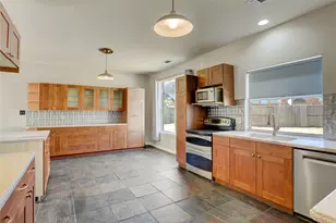 3302 S Bending Oaks Ln, Pearland, TX 77584 - Photo 3