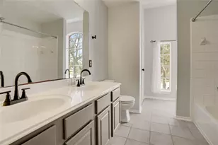 3302 S Bending Oaks Ln, Pearland, TX 77584 - Photo 9