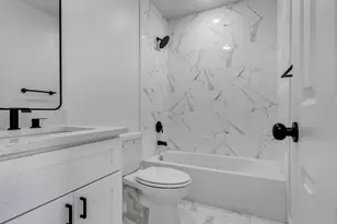 8629 Homewood Ln, Houston, TX 77028 - Photo 15