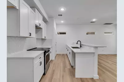 8629 Homewood Lane, Houston, TX 77028 - Photo 7