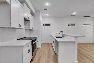 8629 Homewood Ln, Houston, TX 77028 - Photo 7