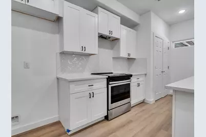 8629 Homewood Lane, Houston, TX 77028 - Photo 9