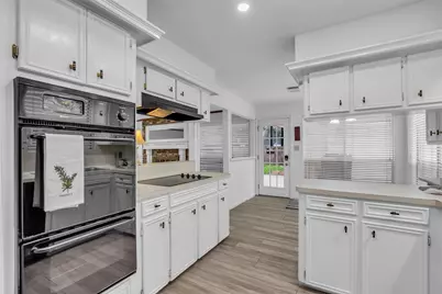 9 Devonshire Drive, Conroe, TX 77304 - Photo 19