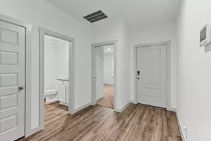 10002 Palm Royal Dr, Baytown, TX 77521 - Photo 5