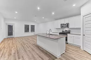 10002 Palm Royal Dr, Baytown, TX 77521 - Photo 7