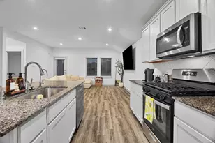 10002 Palm Royal Dr, Baytown, TX 77521 - Photo 7