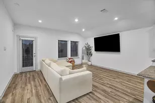 10002 Palm Royal Dr, Baytown, TX 77521 - Photo 11