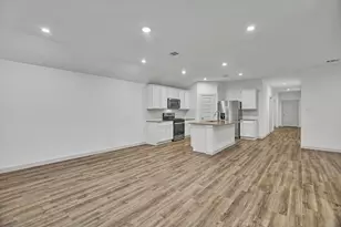 10002 Palm Royal Dr, Baytown, TX 77521 - Photo 5