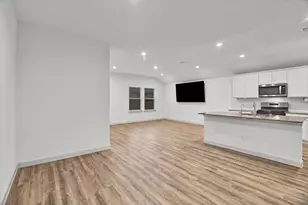 10002 Palm Royal Dr, Baytown, TX 77521 - Photo 3