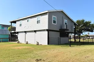 1270 County Rd 202, Sargent, TX 77414 - Photo 3