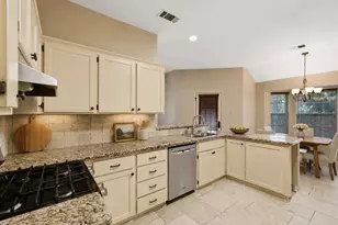 6204 London Cir, Bryan, TX 77802 - Photo 7
