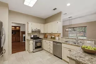 6204 London Cir, Bryan, TX 77802 - Photo 5
