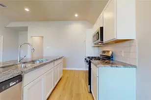 11809 E Gate Dr, Willis, TX 77318 - Photo 9