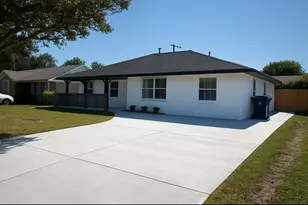2929 8th Ave N, Texas City, TX 77590 - Photo 1