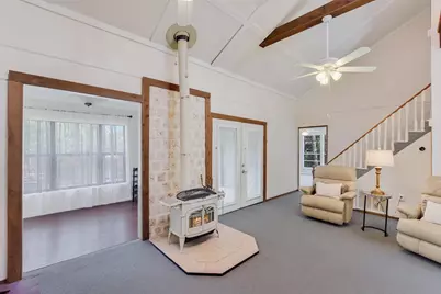 124 Broken Bow, La Grange, TX 78945 - Photo 5