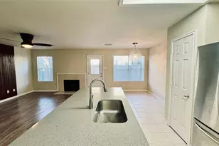 22 Timberstar St, The Woodlands, TX 77382 - Photo 5