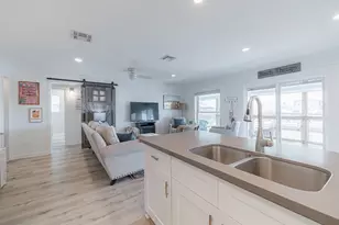1021 Redfish St, Hitchcock, TX 77563 - Photo 17