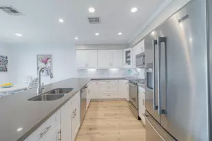 1021 Redfish St, Hitchcock, TX 77563 - Photo 15