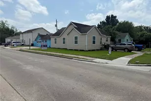 6946 Moss Rose St, Houston, TX 77087 - Photo 1