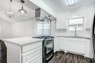 2826 Round Tower Ln, Port Neches, TX 77651 - Photo 11