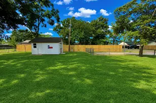 1302 Avenue H, Danbury, TX 77534 - Photo 27