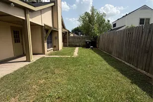 13310 Robinglen Dr, Houston, TX 77083 - Photo 9