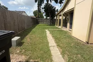 13310 Robinglen Dr, Houston, TX 77083 - Photo 11